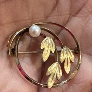Vintage VD 12 KGF Leaf Brooch with Pearl Accent